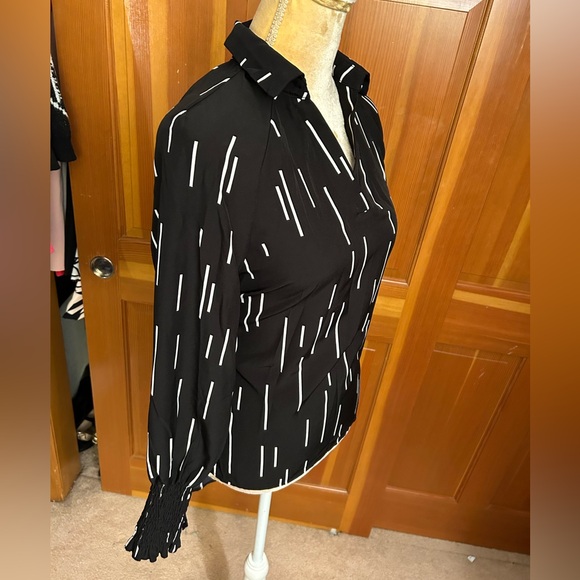 Low Hem Bishop sleeved Blouse - Picture 4 of 16